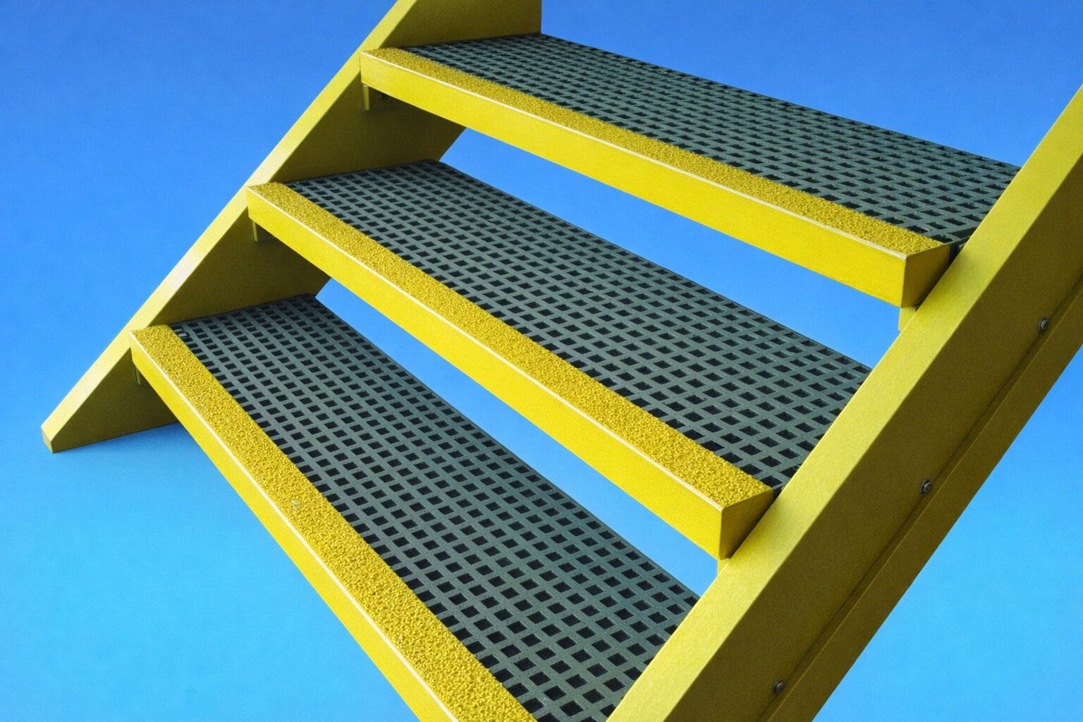 Step with safety nosing